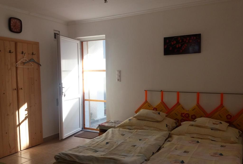 Julia Vendeghaz Sarrod Hotel Luaran gambar