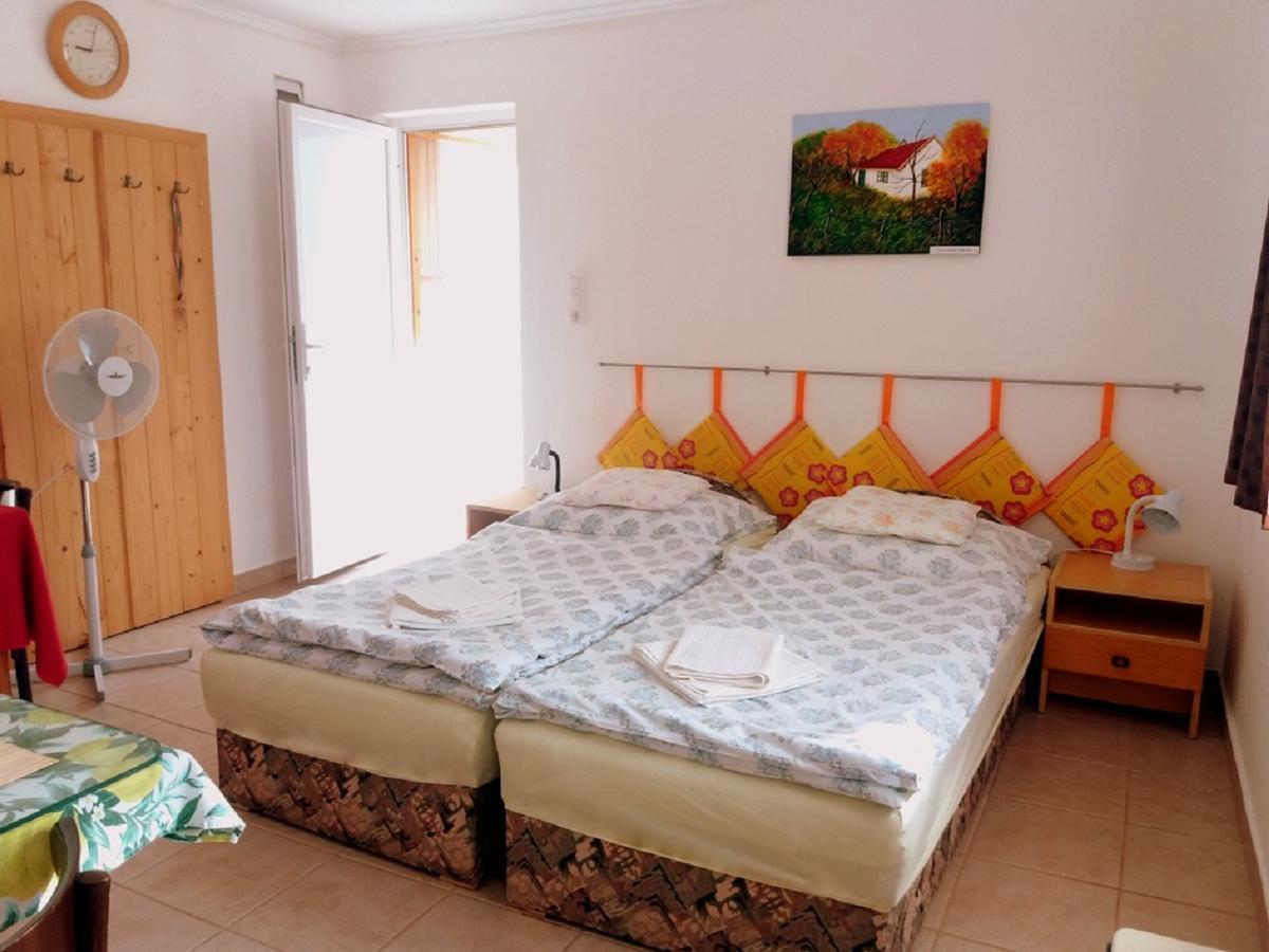 Julia Vendeghaz Sarrod Hotel Luaran gambar